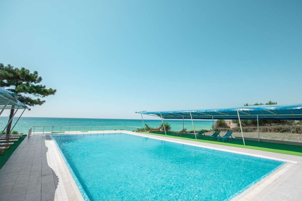 How Metals in Water Create Staining Patterns — pool service business insights