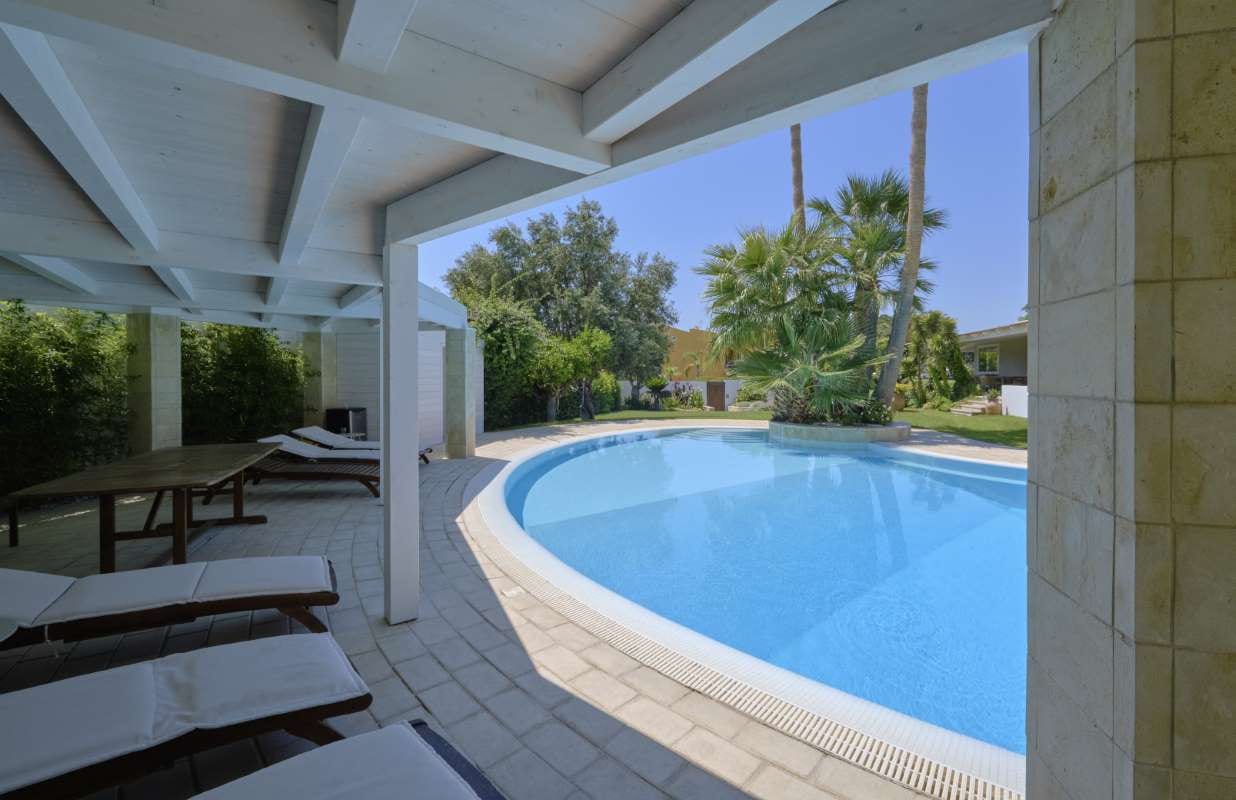 How to Win Clients in Tallahassee, Florida's Pool Market — pool service business insights
