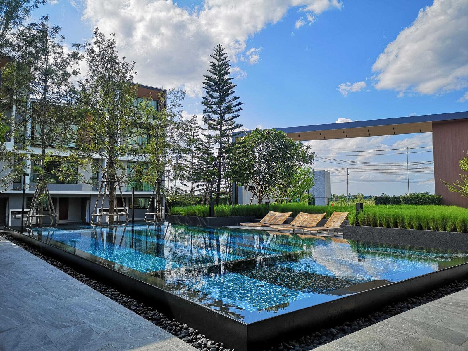 Navigating Pool Maintenance During a Heat Wave — pool service business insights