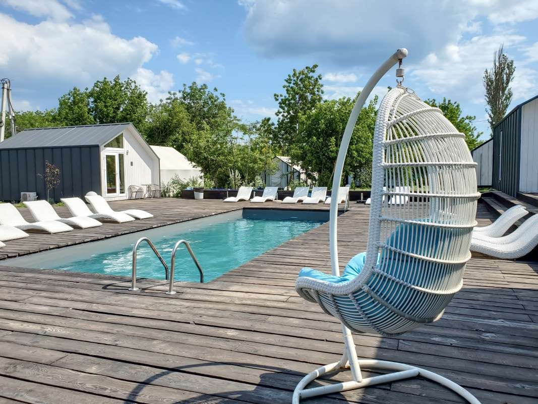 The Importance of Seasonal Planning in Pool Route Management — pool service business insights