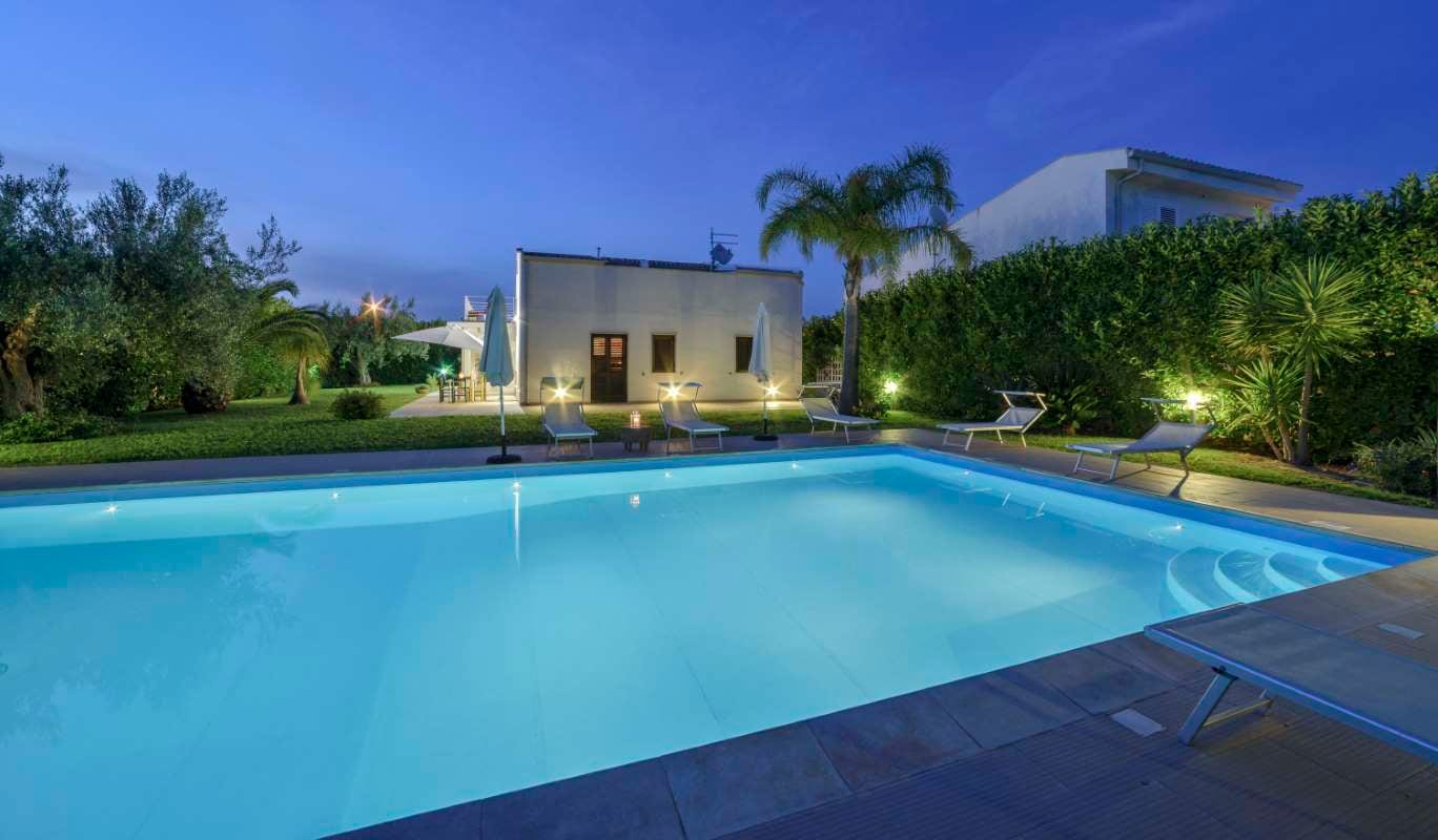 The Role of Pricing Psychology in Pool Services — pool service business insights