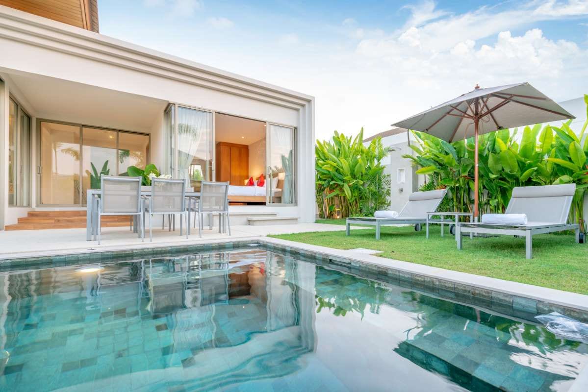 What Makes Maricopa County a Hotspot for Pool Service Entrepreneurs — pool service business insights