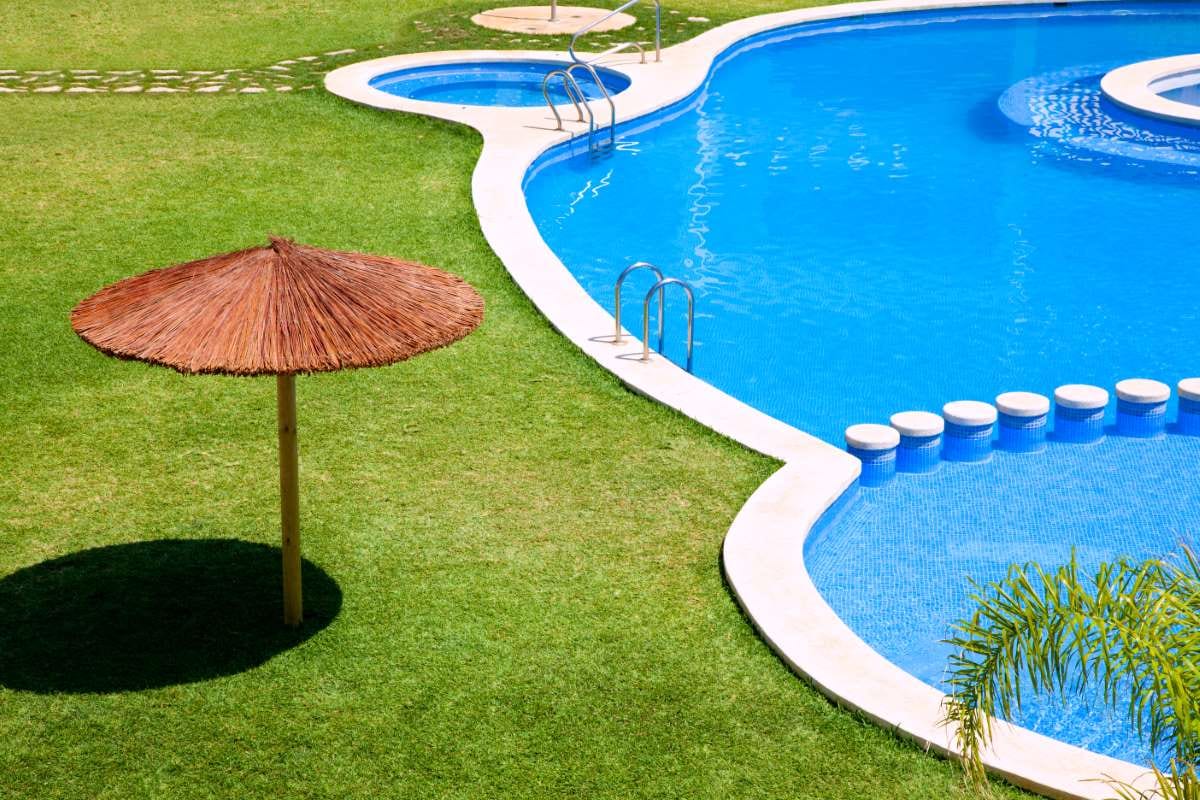 What Makes Pool Service a Pandemic-Proof Business — pool service business insights