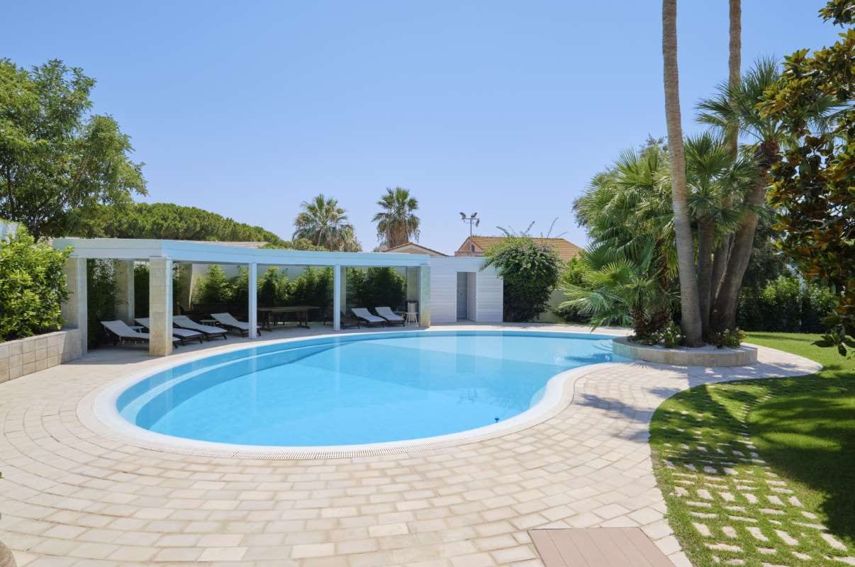 Why Pool Routes Are a Smart Investment — pool service business insights