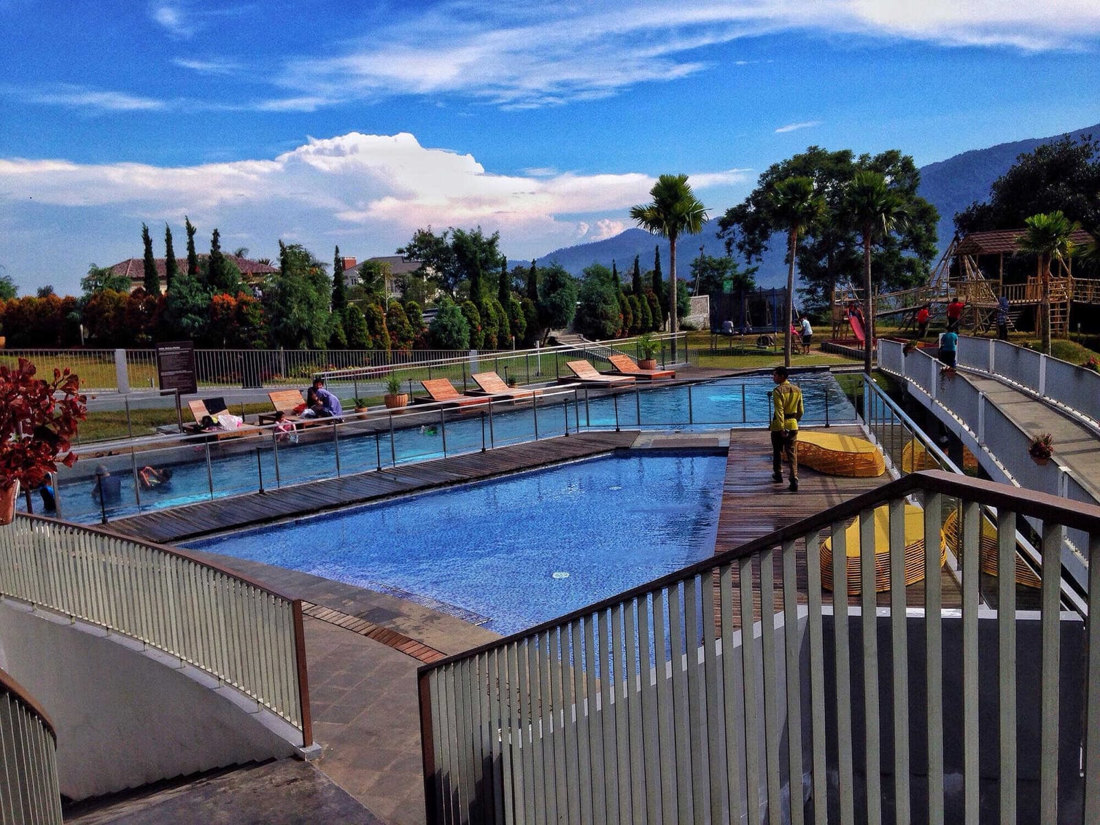 Why Responsive Communication Wins More Customers — pool service business insights